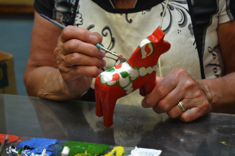 Painting Dala horses